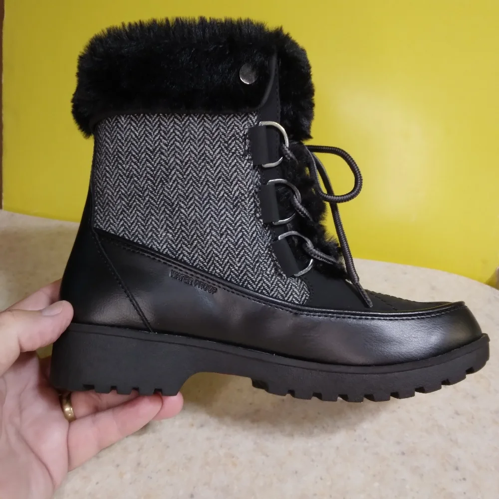 NWT- JBU Women's Northgate Waterproof Boots Booties Size 6